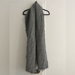 Oversized Houndstooth scarf/shawl from Loft - very good condition